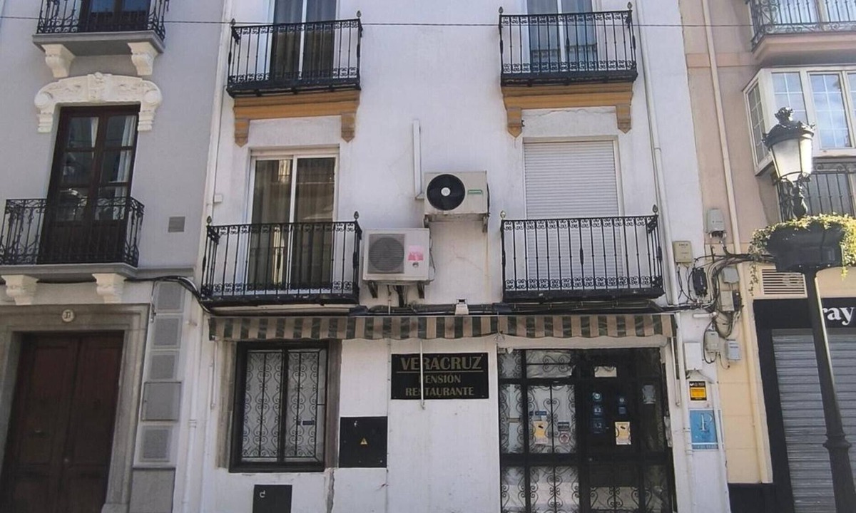 Granada City Center Hotel | Room 'Habitación 309 Triple' with Balcony, Wi-Fi and Air Conditioning