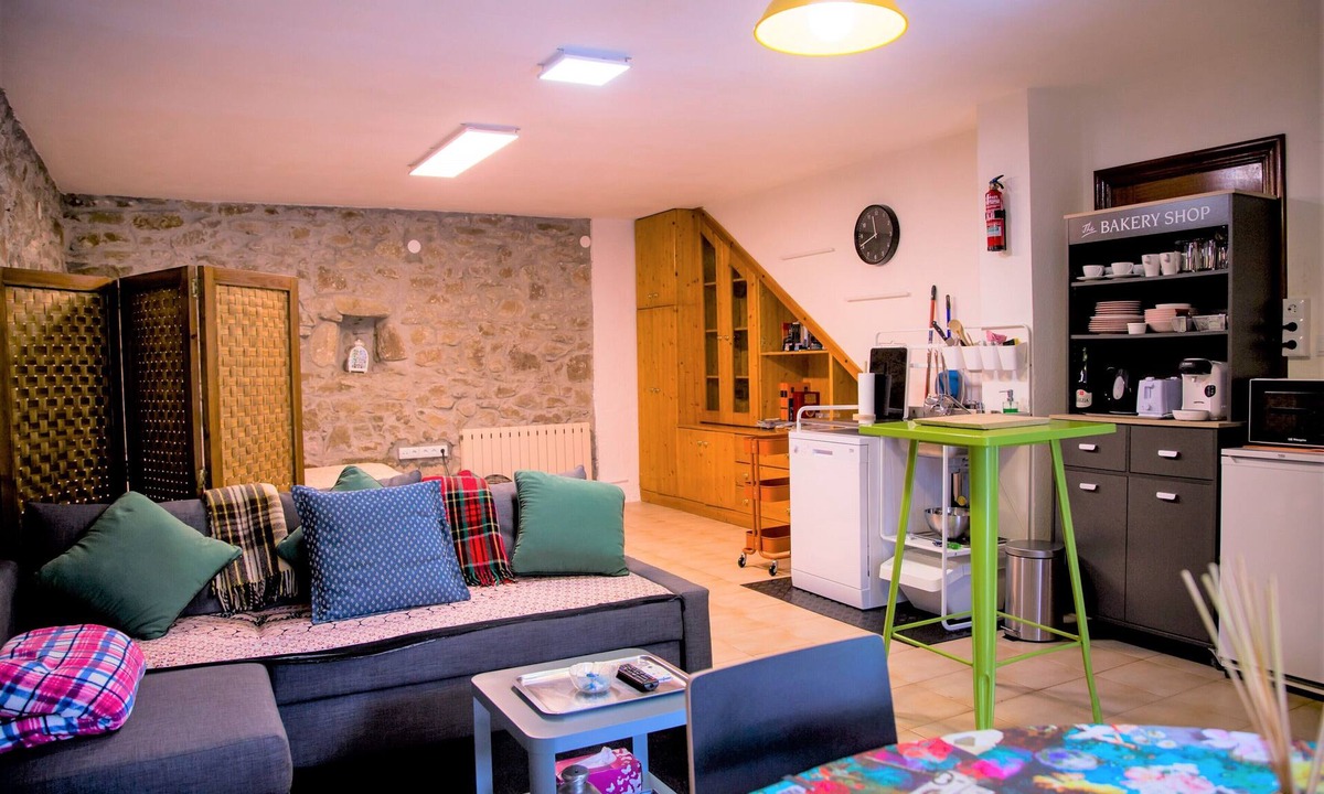 Iurreta Ski Chalet | Room with Private Bathroom in a Traditional Basque House with a Terrace