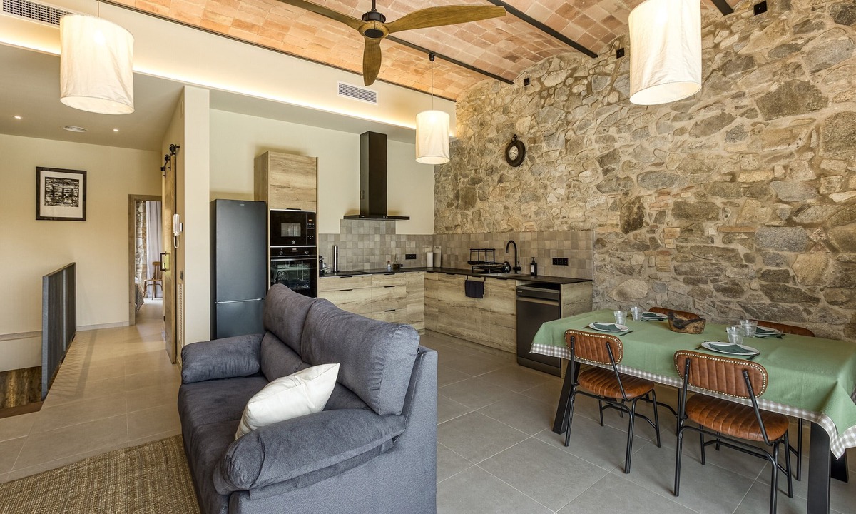 Agullana Apartment | Rural House 'El Corral' with Mountain Views, Wi-Fi and Air Conditioning