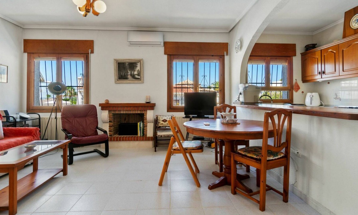 Quesada House | Stunning private villa for 4 guests with A/C, private pool, WIFI, terrace and pets allowed