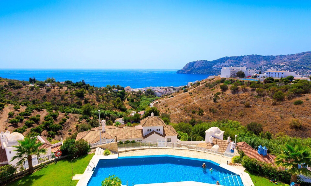 La Herradura House | Stunning villa for 6 people with pool, A/C, WIFI, TV and terrace