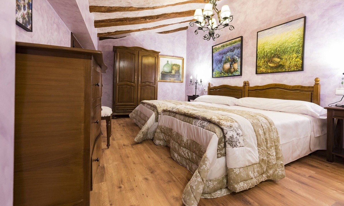Lerin Apartment | Suite 'Las Golondrinas' with Mountain Views and Unlimited SPA Access with Cellar