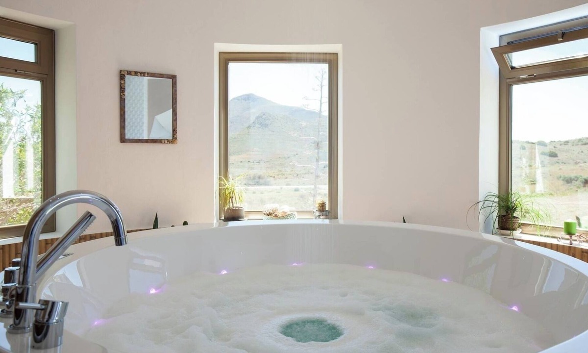 El Pozo de los Frailes Apartment | Suite with jacuzzi and fireplace for a romantic getaway in Natural Park