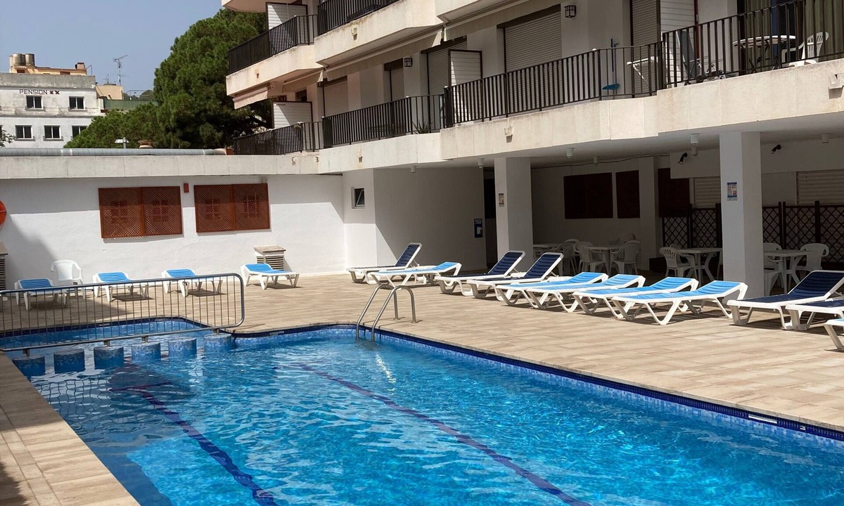Tossa de Mar Apartment | Sunny 2-Bedroom Apartment with Terrace - shared Pool, Parking - Mountain View and close to the Beach
