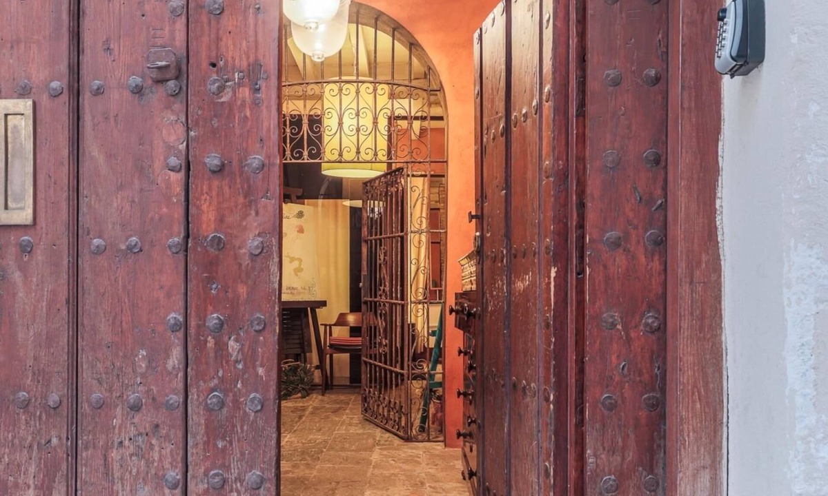 San Bartolome Apartment | The house of the restoration architect Aire