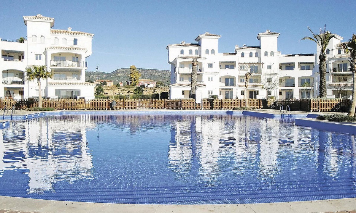 Jeronimo y Avileses y Balsicas de Arriba Apartment | This modern apartment on the 2nd floor is located in the Hacienda Riquelme golf resort.