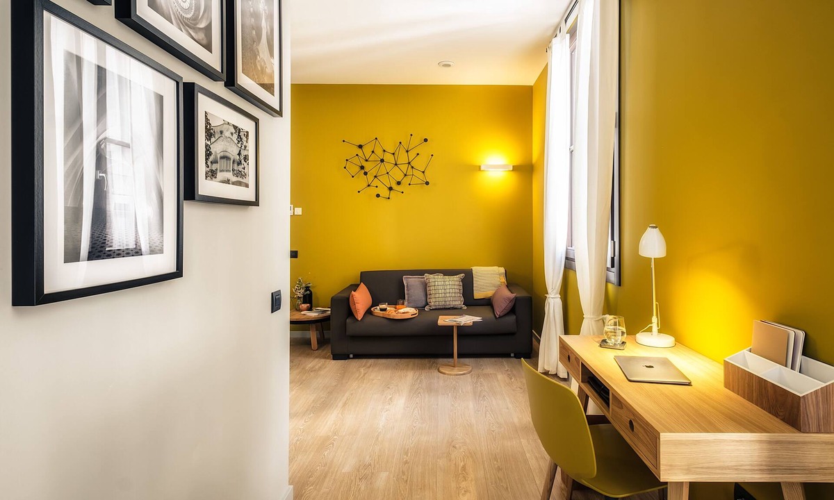 Les Corts Apartment | TOP CLASS 1 BDR | Terrace | Metro | Wifi | Elevator | Bike room | Desk