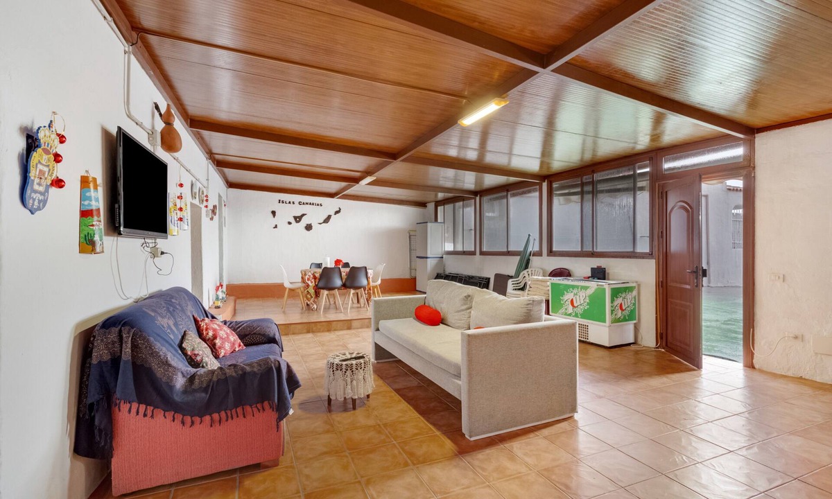 La Solana House | Vacation Home 'La Casita Cueva Don Carmelo' with Mountain View, Private Terrace and Wi-Fi