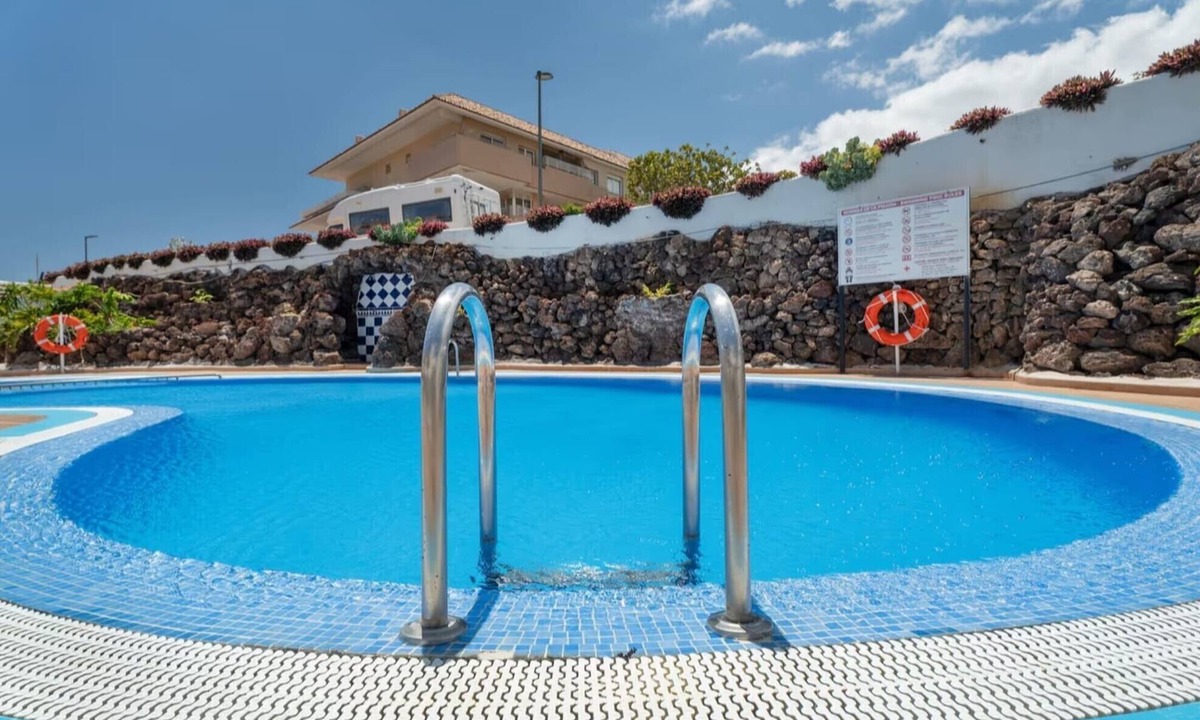 Complejo turistico Amarilla Golf Apartment | Vacation Apartment 'Leo Frente & Amarilla Golf' with Sea View, Shared Pool and Wi-Fi