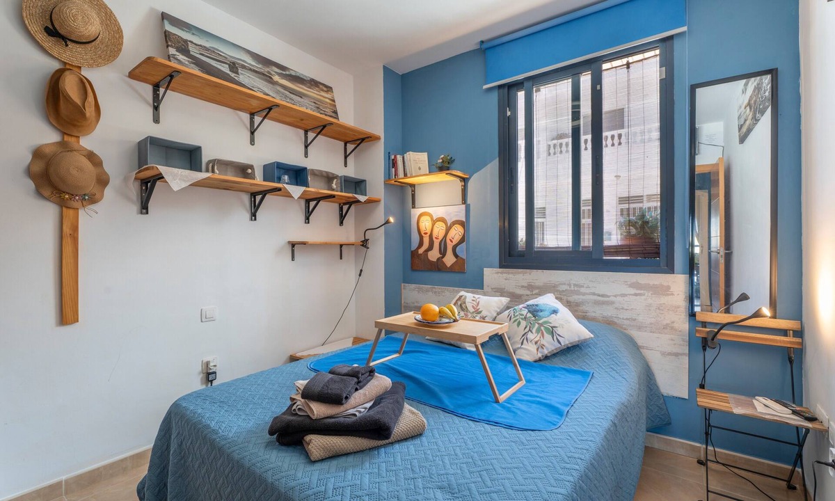 Los Abrigos Apartment | Vacation Studio 'Los Abrigos 1 Room Playa Wifi' with Wi-Fi and Air Conditioning
