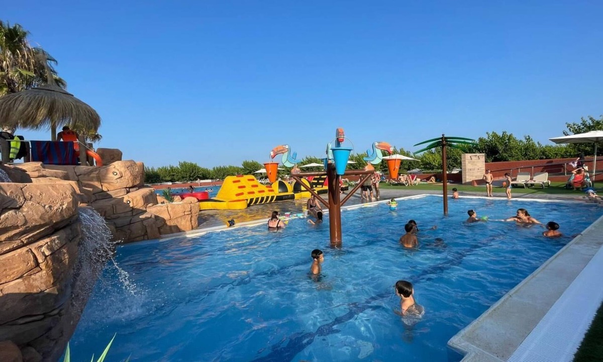 Malgrat de Mar House | Vacation village Els Pins Mobilehome Plus 2AC for 6 persons