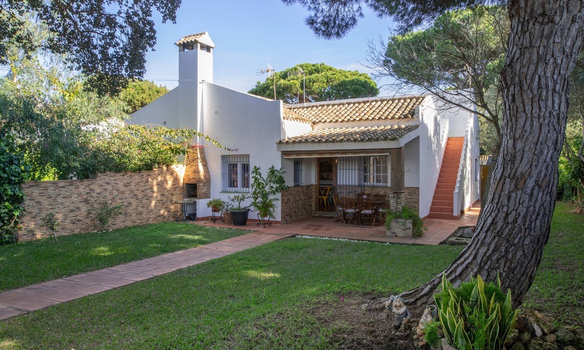 Los Gallos-Cerromolino Villa | Villa 'La Barrosa A 800 Mts Playa' with Private Terrace, Wi-Fi and Air Conditioning