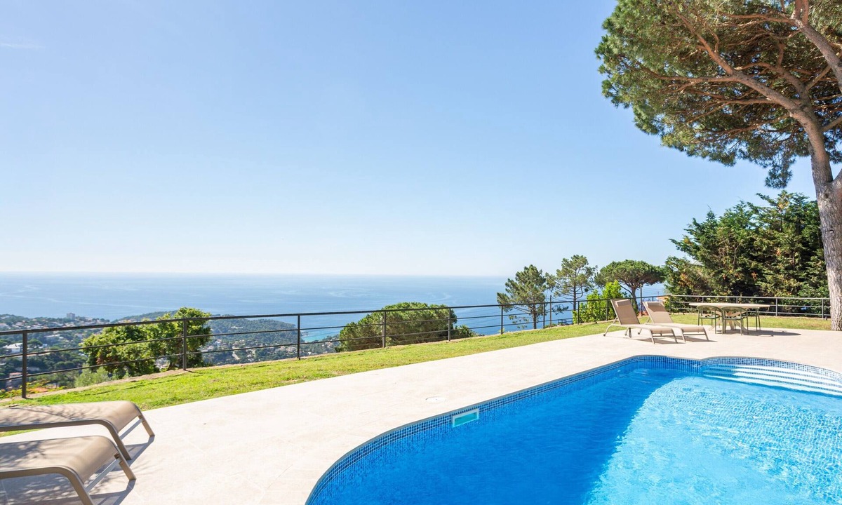 Lloret de Mar House | Villa 'La Venta' Large House with Sea Views, Heated Private Pool and Air Conditioning