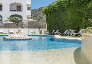 With a rooftop terrace and communal pool – Casa Sa Torre I