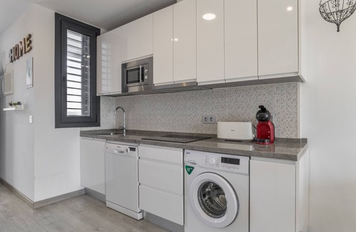Zahara de los Atunes Apartment | Ático de lujo en Zahara con piscina compartida, Wi-Fi y aire acondicionado