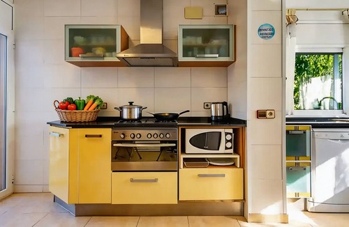 Sitges Villa | 15 min. by car/Sitges. Villa Ilus 16 people. XXL Pool by Weekly Villas.