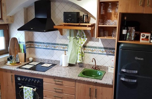 Castello House | 1800 Stone House 10 minutes drive to the sea.