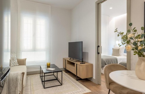 Chamberi Apartment | 2 single beds in Chamberi