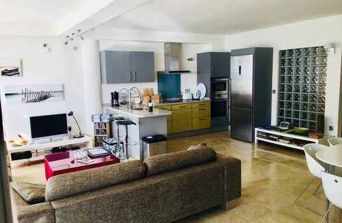 Almunecar Apartment | 3 bed apt, superb location, sea views, big terrace, beach/bars 7 mins walk!