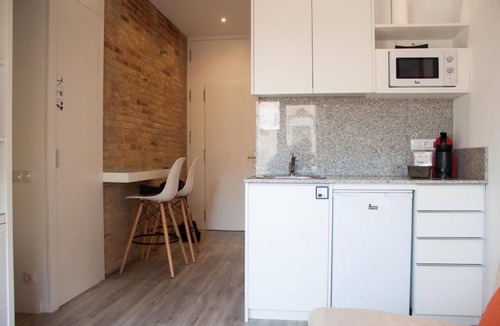 La Sagrada Familia Apartment | Acomodis Apartments - Nice 12-Bedr Group Flat near Sagrada Familia 24ppl
