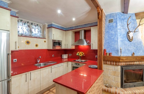 Torrelavega House | 'Alojamientos Marte Room 2' with Shared Terrace and Garden