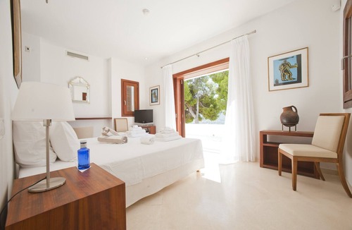 Ibiza Town Villa | AN IMPRESSIVE, MODERN PROPERTY ON IBIZA’S WEST COAST, BEAUTIFUL SEA VIEWS