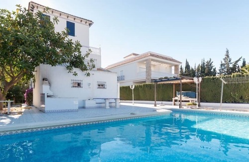 La Zenia Villa | Andalusian villa for 8 to 12 people, with private swimming pool of 50 m2 and sauna
