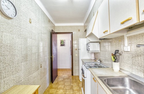 Llanca Apartment | Apart on the Paseo Marítimo '2-3' close to the Beach with Terrace & Wi-Fi