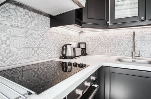 Old Town Apartment | Apartamento 'Casa amarilla del mar piso 2' con vistas al mar, Wi-Fi y aire acondicionado
