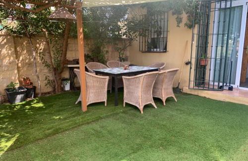 El Faro Apartment | Apartamento con jardín y piscina en el faro de calaburras