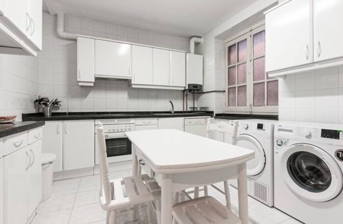 Llanes Apartment | Apartamento Cristina - apartment in central Llanes | 6 guests