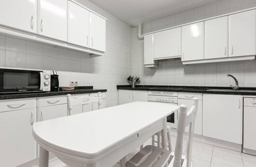 Llanes Apartment | Apartamento Cristina - apartment in central Llanes | 6 guests