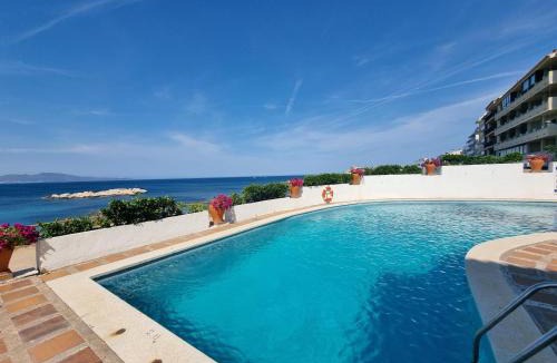 Pedrinya Apartment | Apartamento acogedor con terraza, céntrico, cerca de la playa - HISP-236-64