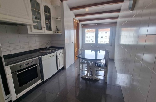 Cambados Apartment | Apartamento Sleeps 6 with Garage