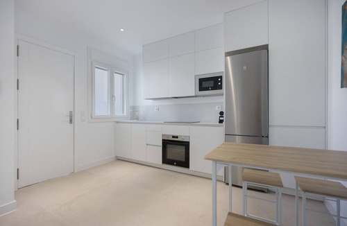 Poblado de Sancti Petri Apartment | Apartment 'Los Drogos Edificio B, Bajo C' with Shared Pool, Wi-Fi & Air Conditioning