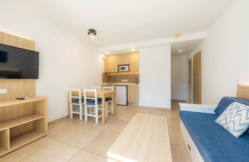 Cala Serena Apartment | Apartment 'Apartamento Bon Aire N1' with Shared Pool, Wi-Fi and Air Conditioning