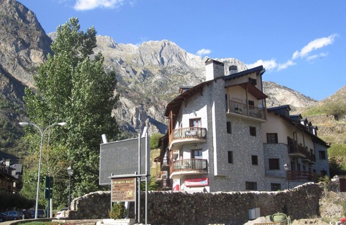Benasque Apartment | Apartment 'Benasque Vistas Sarrio' with Mountain View, Balcony and Wi-Fi