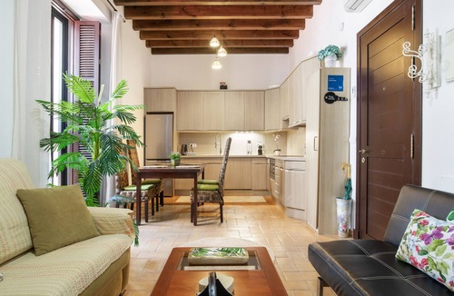 Sanlucar de Barrameda Apartment | Apartment 'Godoy' with Balcony, Wi-Fi and Air Conditioning