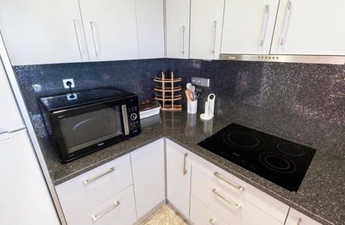 Almadraba-Canyelles Apartment | Apartment facing the sea/Pool/Beautiful residence with gardens/Roses Canyelles Beach/Air conditioning