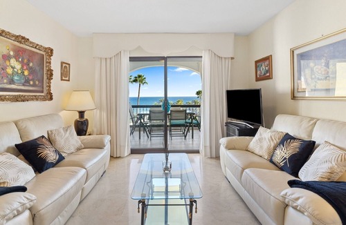 El Faro Apartment | Apartment 'Frente Al Mar Mijas' with Sea View, Shared Pool and Wi-Fi
