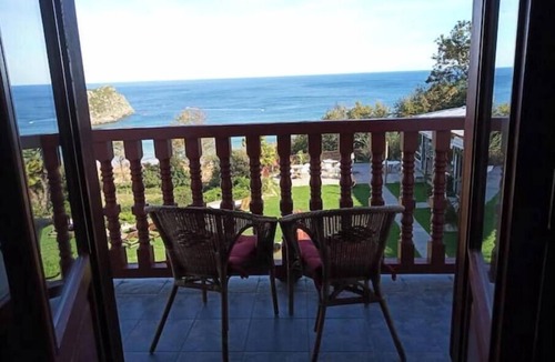 Mendexa Apartment | Apartment in LEKEITIO with balcony and sea views