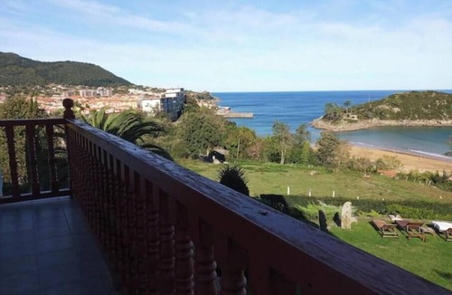 Leagi Apartment | Apartment in LEKEITIO with balcony and sea views