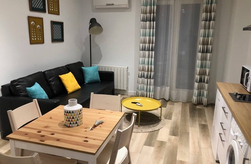 Figares Apartment | APARTMENT IN THE CENTER WITH BALCONY