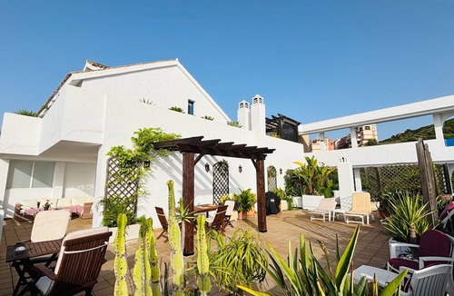 Castillo de Sabinillas Apartment | Apartment 'La Terraza del Mar' with Sea View, Wi-Fi and Air Conditioning