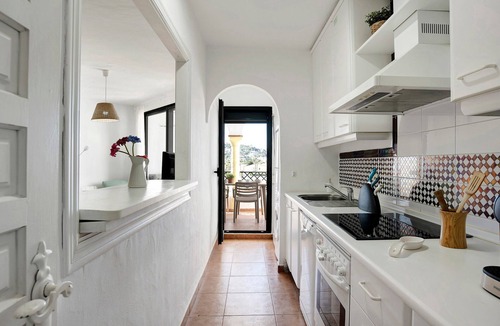 Atlanterra Apartment | Apartment "Semifrontal con vistas Zahara" near the beach with sea view, pool & Wi-Fi