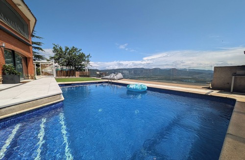 Bigues I Riells Apartment | AranEtxea. An apartment with spectacular views.