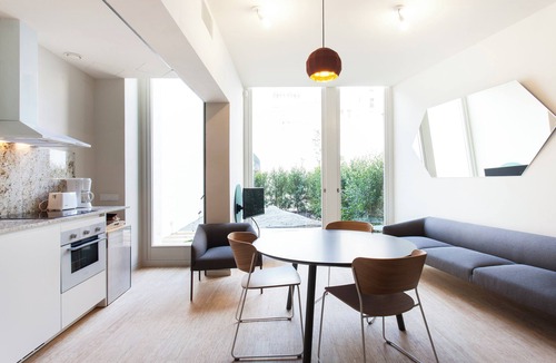 L'Antiga Esquerra de l'Eixample Apartment | Aspasios City Oasis Apartments