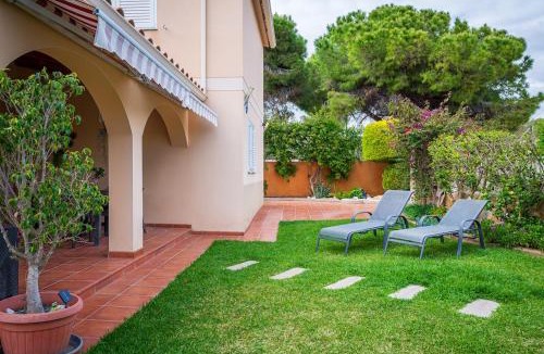 Creixell House | AT002 House with garden, the beach 5 min by car