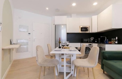 Carabanchel Apartment | Aurora Stays by Charming II, Apartment for 4 with free parking