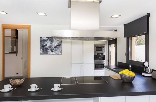 Olot House | Beautiful private villa for 7 people with WIFI, A/C, private pool, TV and patio